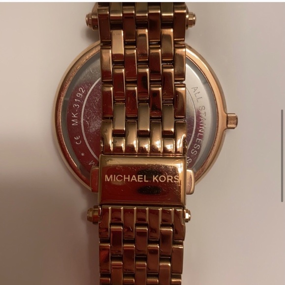MICHAEL KORS ROSE GOLD WATCH - Picture 5 of 7